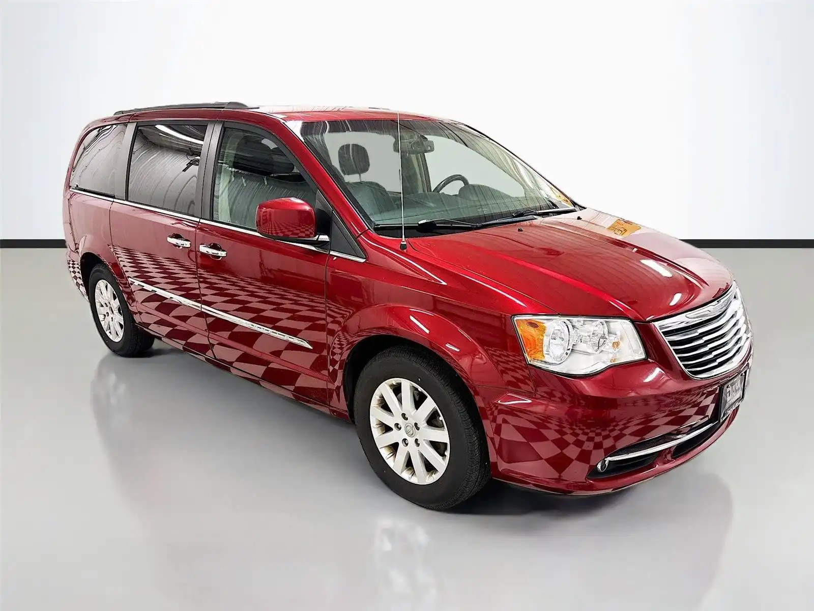 2015 Chrysler Town & Country Touring's photo