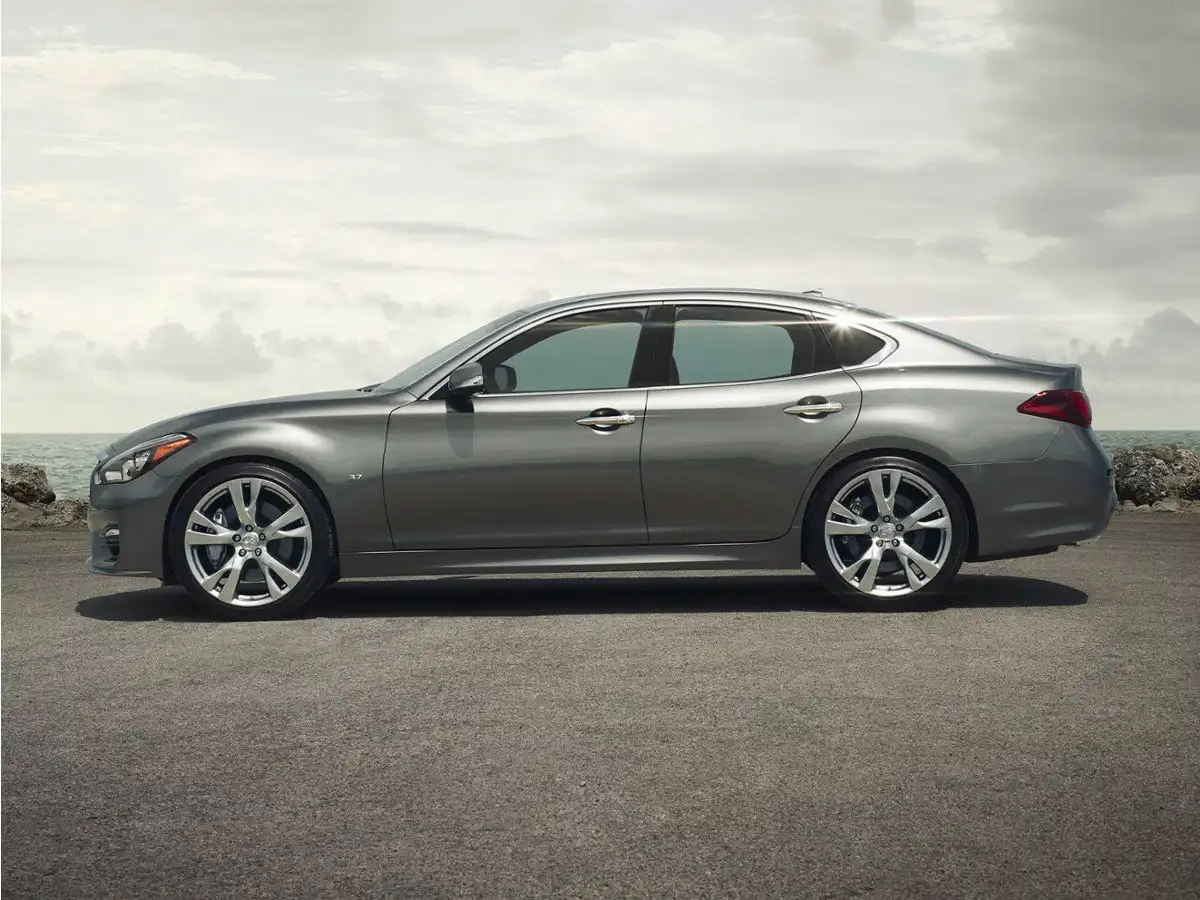 2019 INFINITI Q70 3.7 LUXE AWD's photo