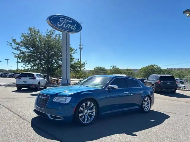 2020 Chrysler 300 Touring's photo