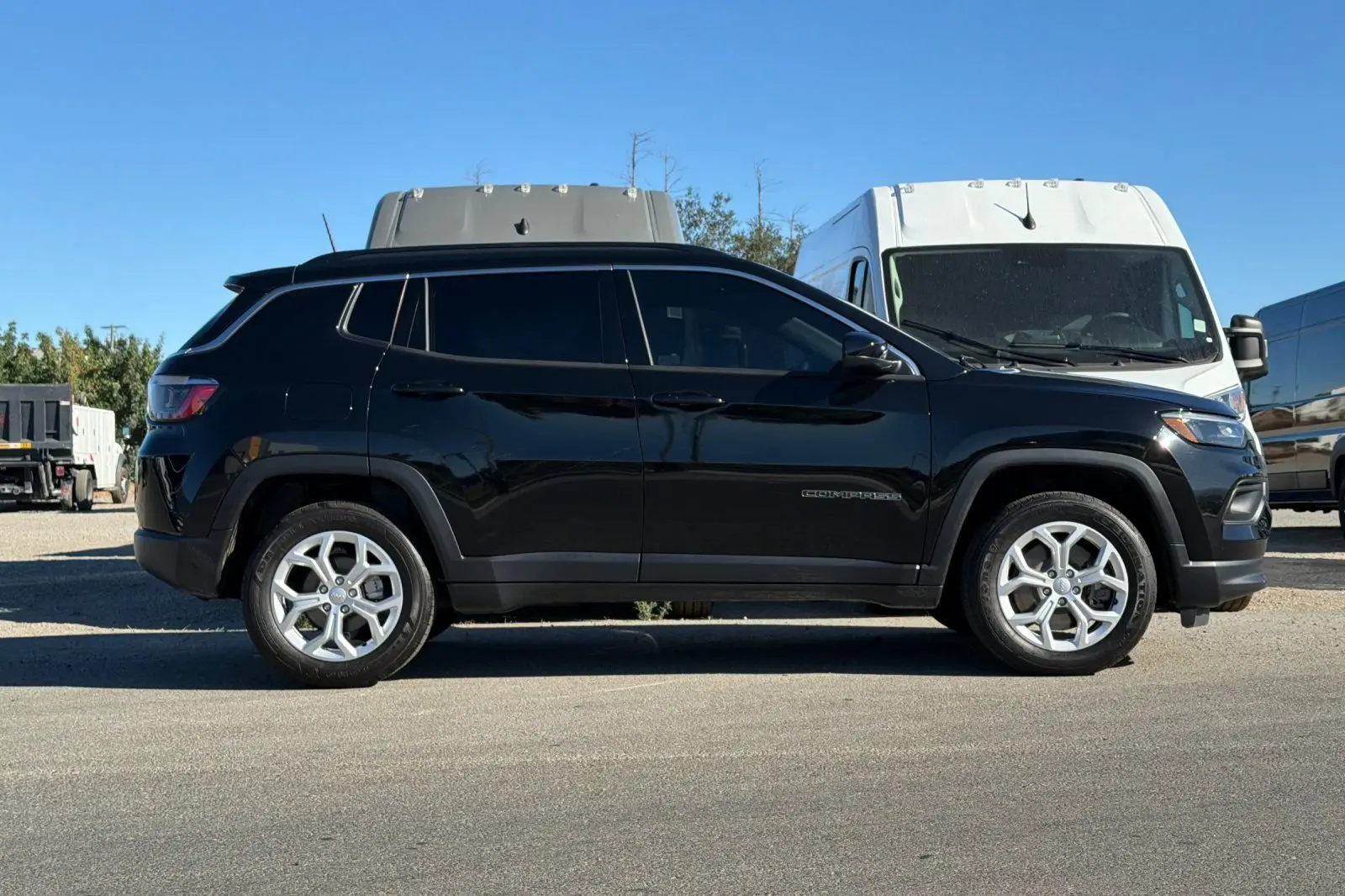 2024 Jeep Compass Latitude 4X4 photo 3