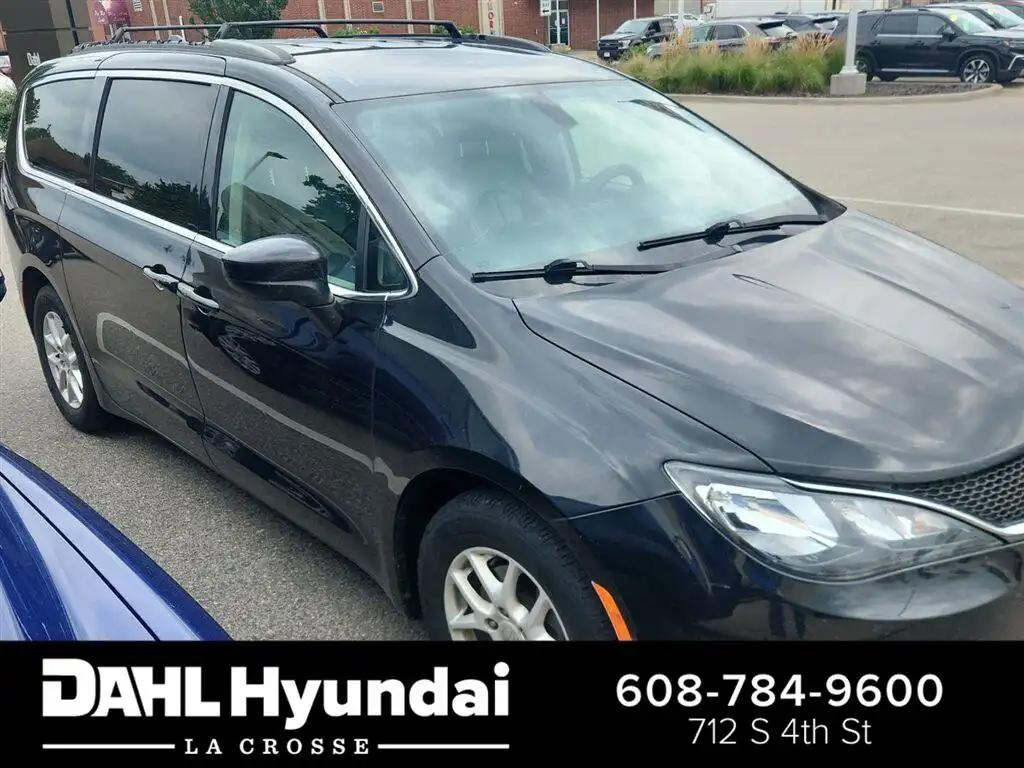 2020 Chrysler Voyager LXI's photo