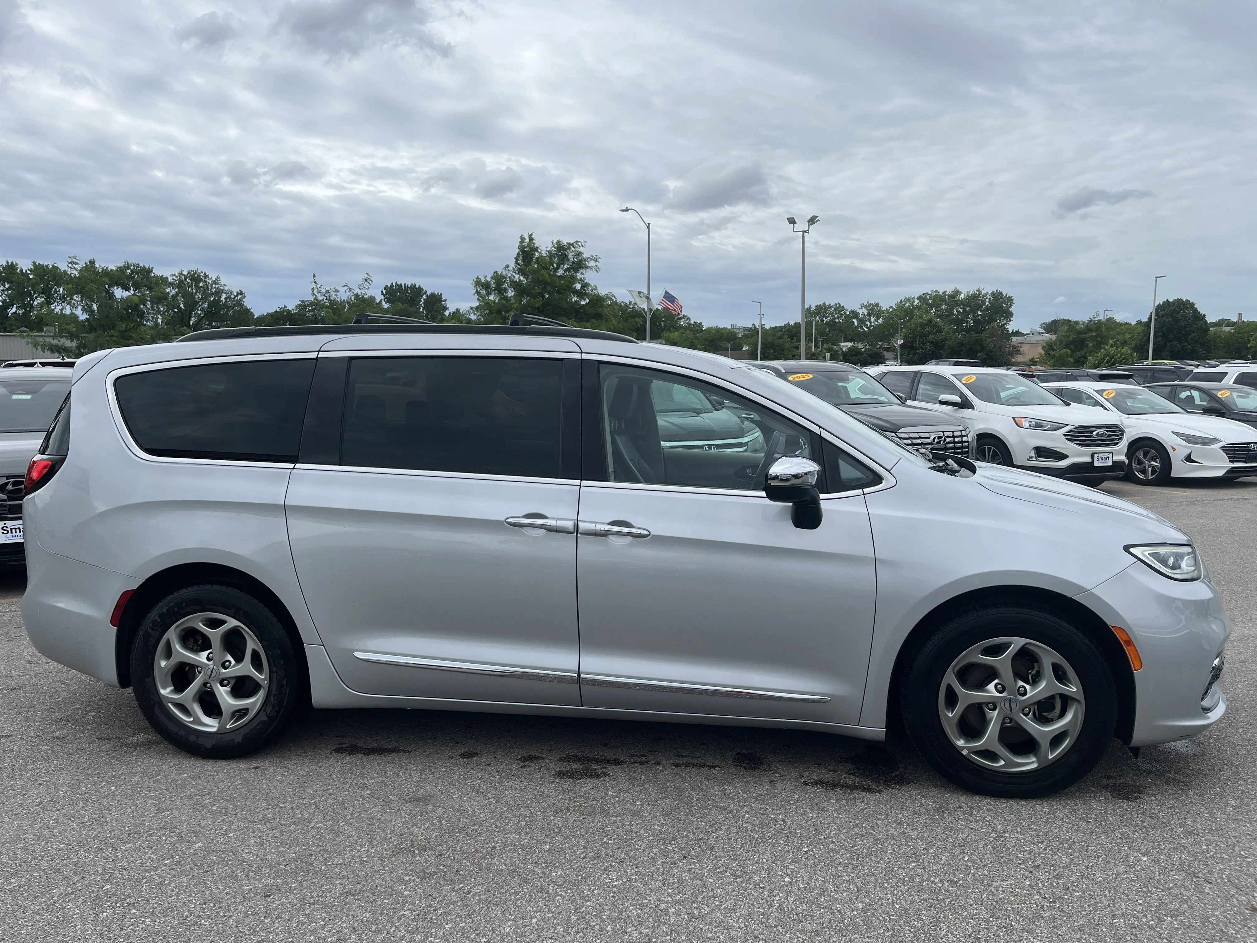 2023 Chrysler Pacifica Limited photo 4