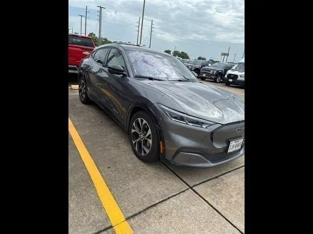 2023 Ford Mustang-Mach-e Premium photo 3