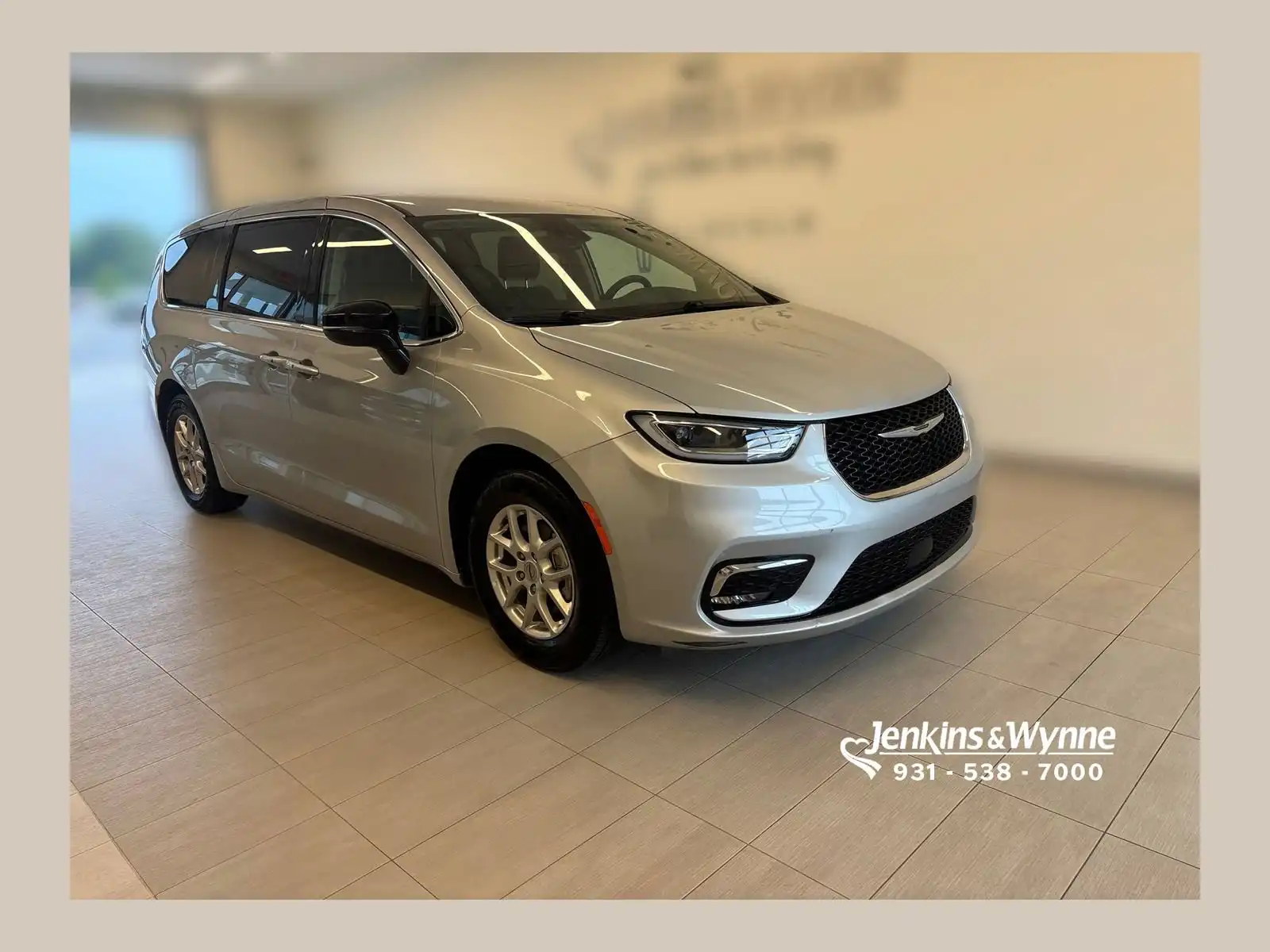 2024 Chrysler Pacifica Touring L's photo