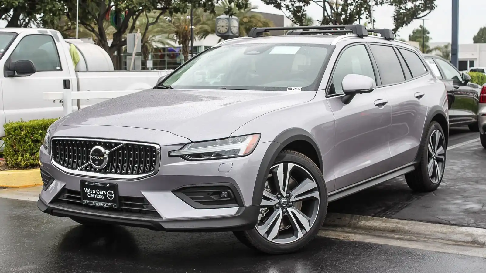2026 Volvo V60 Cross Country B5 Plus AWD's photo