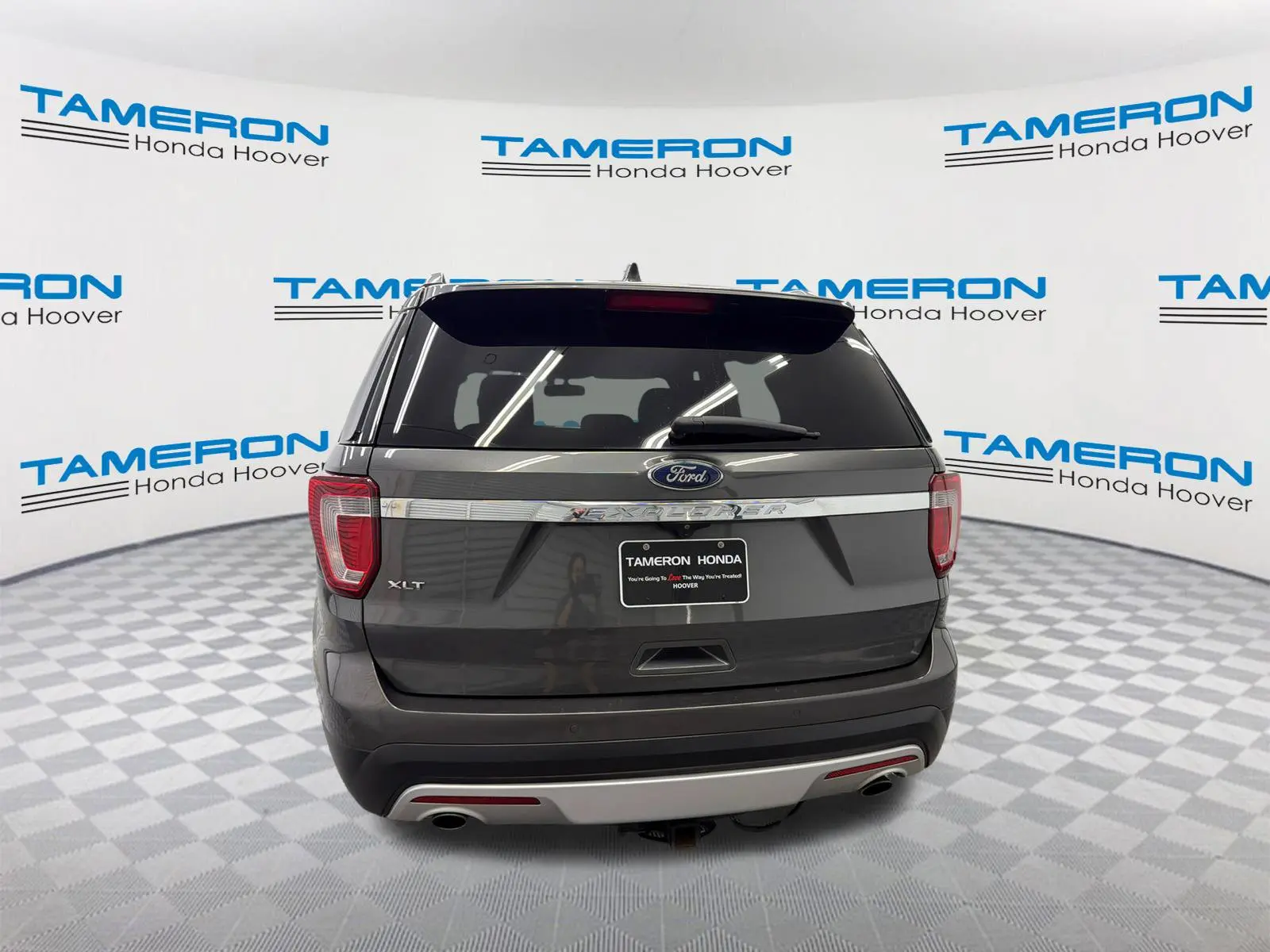 2017 Ford Explorer XLT FWD photo 4