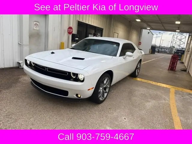 2023 Dodge Challenger SXT Auto photo 3