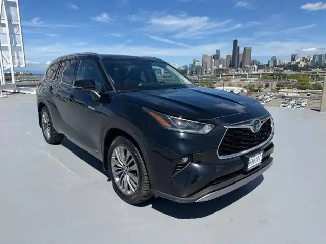 2021 Toyota Highlander Platinum Hybrid 4x4's photo