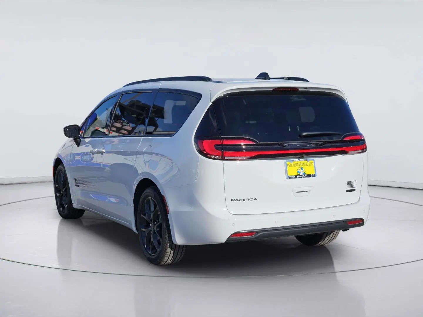 2027 Chrysler Pacifica Select photo 4