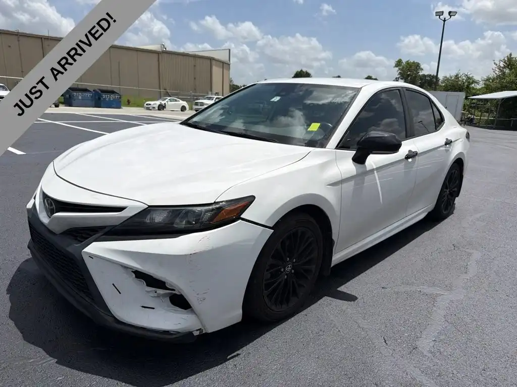 2022 Toyota Camry SE Nightshade's photo