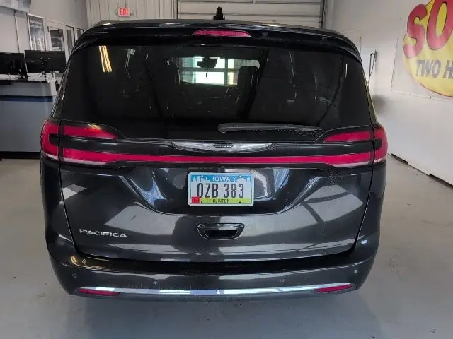 2025 Chrysler Pacifica Select photo 4