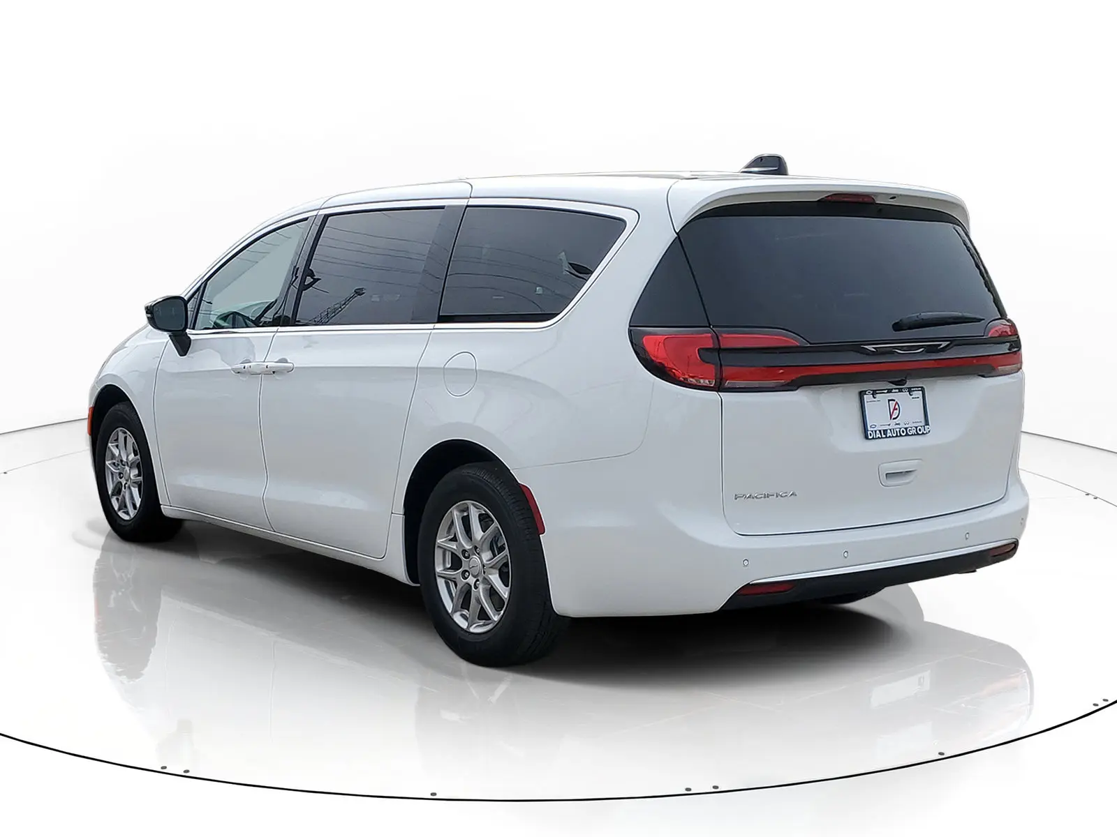 2027 Chrysler Pacifica Select photo 3
