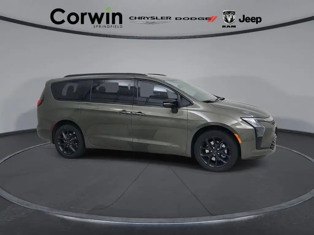 2027 Chrysler Pacifica Limited AWD's photo