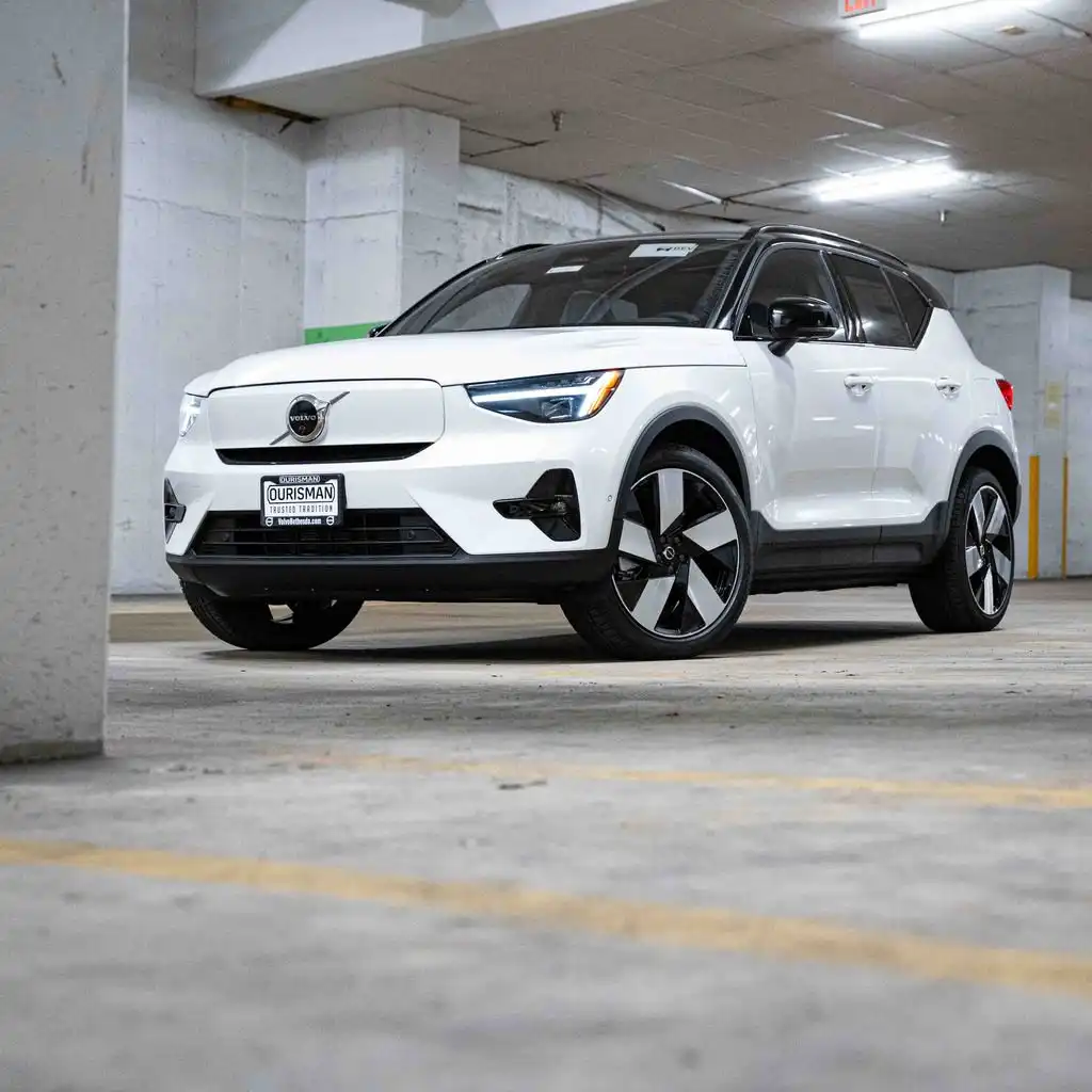 2026 Volvo EX40 Single Motor Extended Range Plus's photo