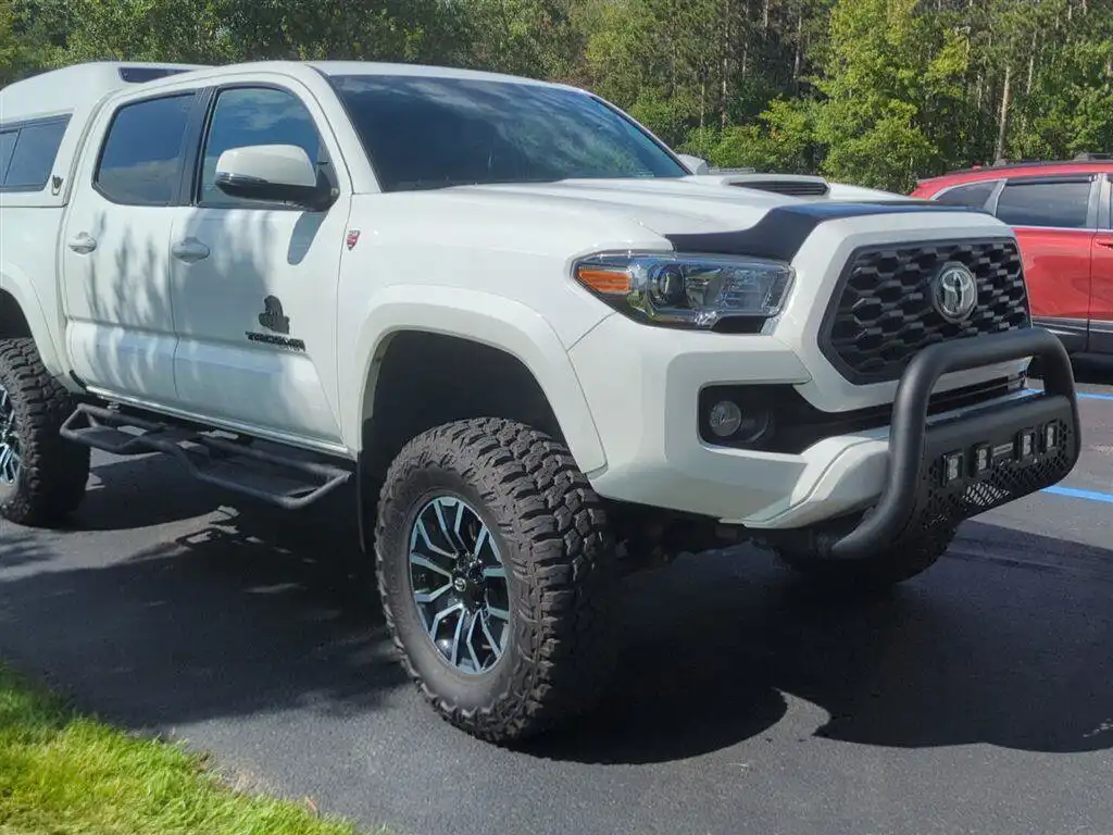 2023 Toyota Tacoma TRD Sport Double Cab 4WD V6 Auto Short Bed's photo
