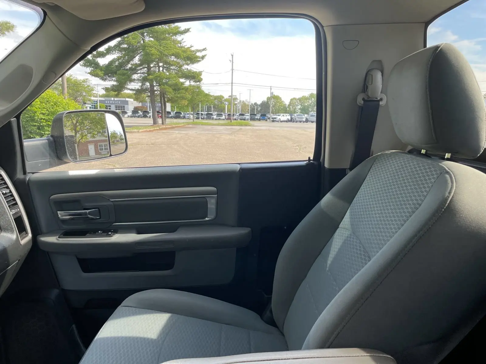 2017 RAM 3500 Tradesman Regular Cab SWB DRW photo 4