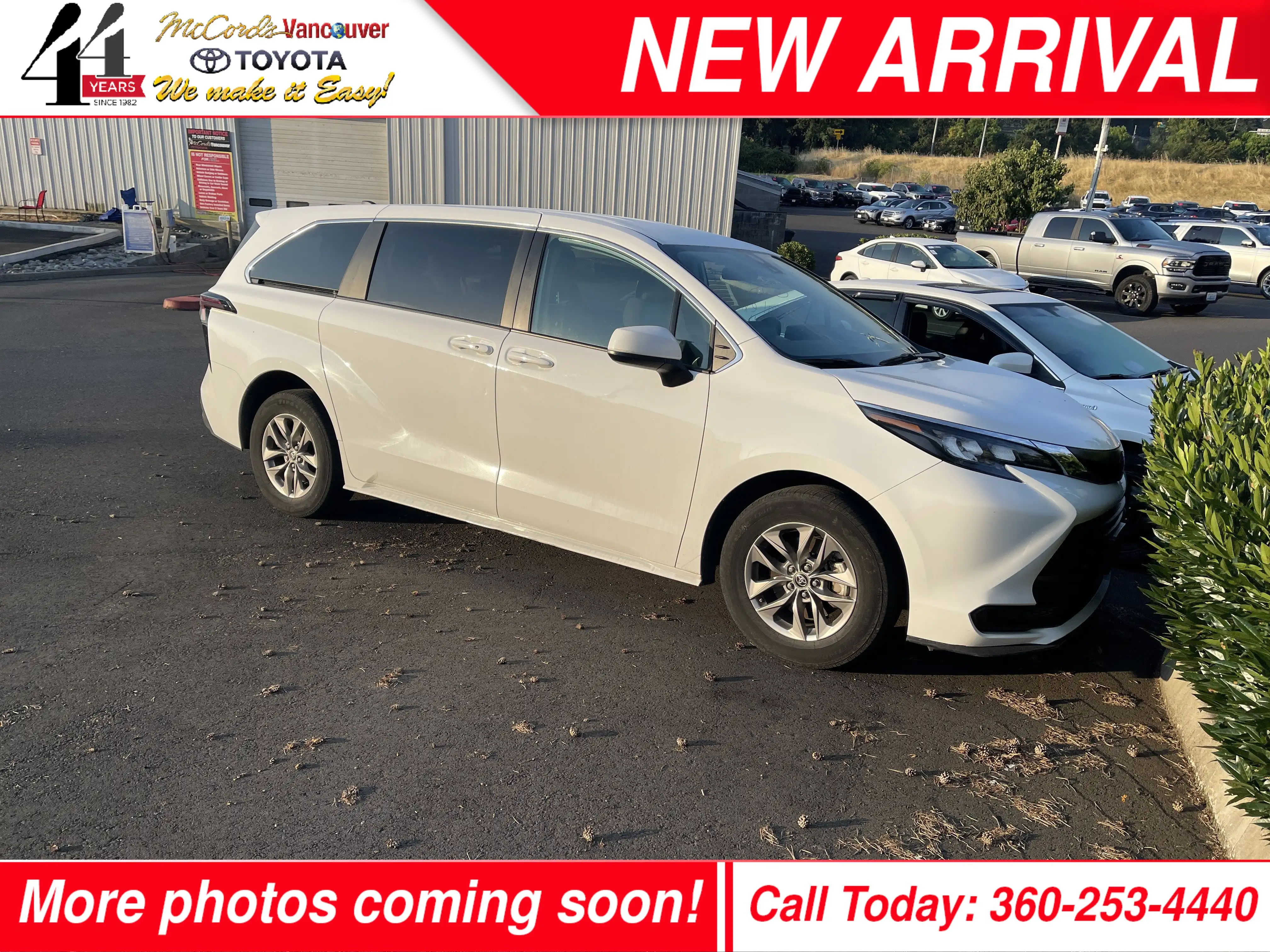 2024 Toyota Sienna LE 8-Passenger Hybrid AWD's photo