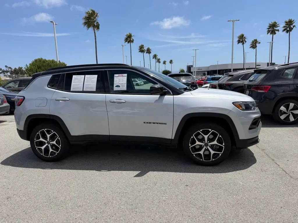 2025 Jeep Compass Limited 4X4 photo 3