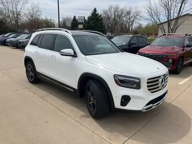 2026 Mercedes-Benz GLB GLB250 4MATIC's photo