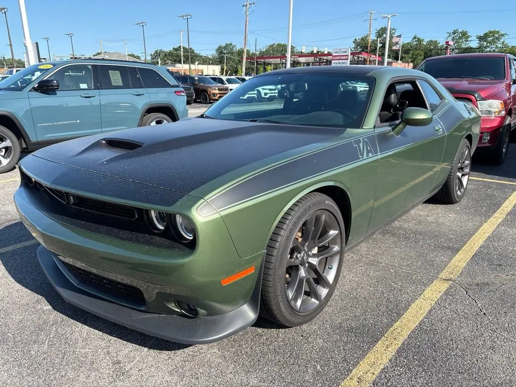 2023 Dodge Challenger R/T photo 3