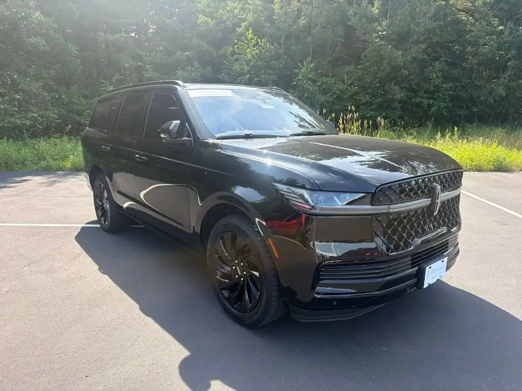 2025 Lincoln Navigator Reserve 4WD's photo