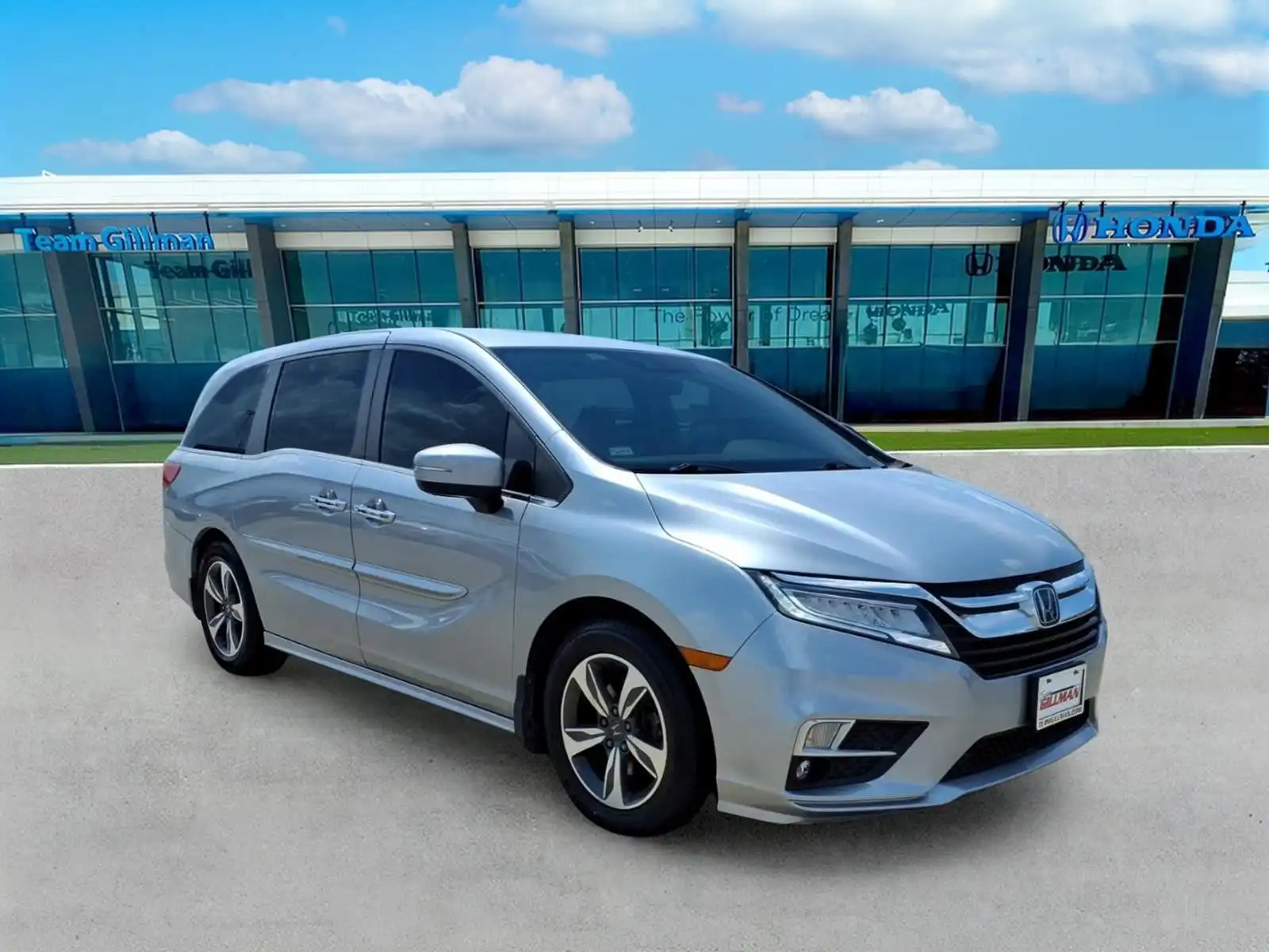 2018 Honda Odyssey Touring's photo