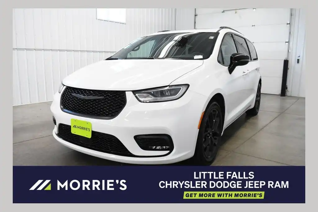 2025 Chrysler Pacifica Limited's photo