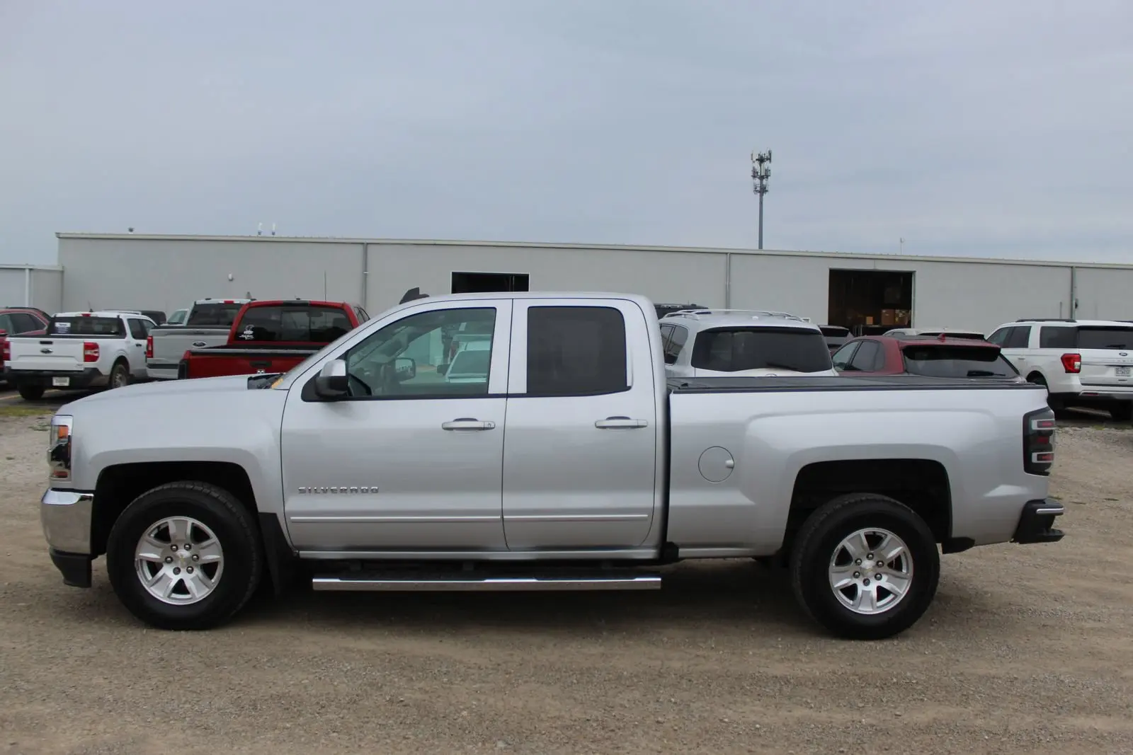 2016 Chevrolet Silverado 1500 LT Double Cab Std Box photo 3