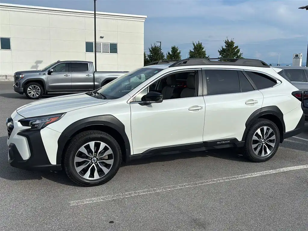 2024 Subaru Outback Limited's photo