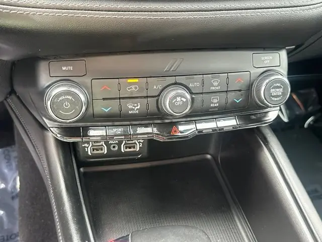 2023 Dodge Durango SXT AWD Launch Edition photo 5