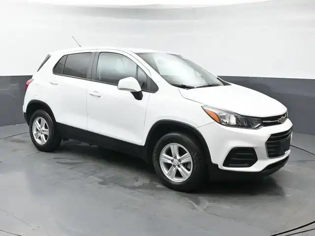 2022 Chevrolet Trax LS AWD's photo