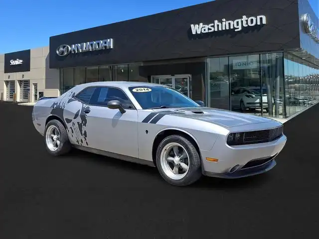 2014 Dodge Challenger SXT's photo