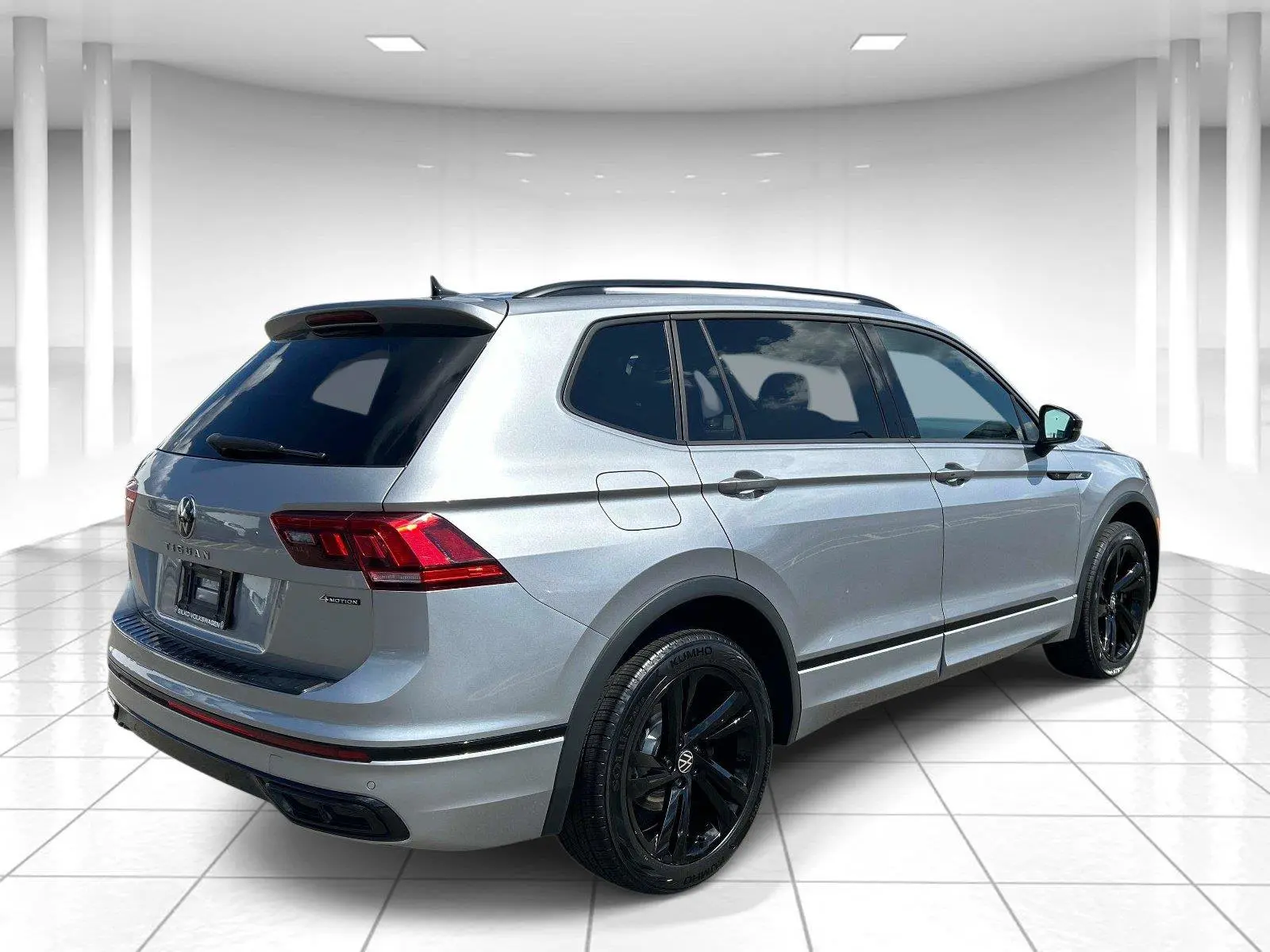 2023 Volkswagen Tiguan 2.0T SE R-Line Black 4Motion photo 3