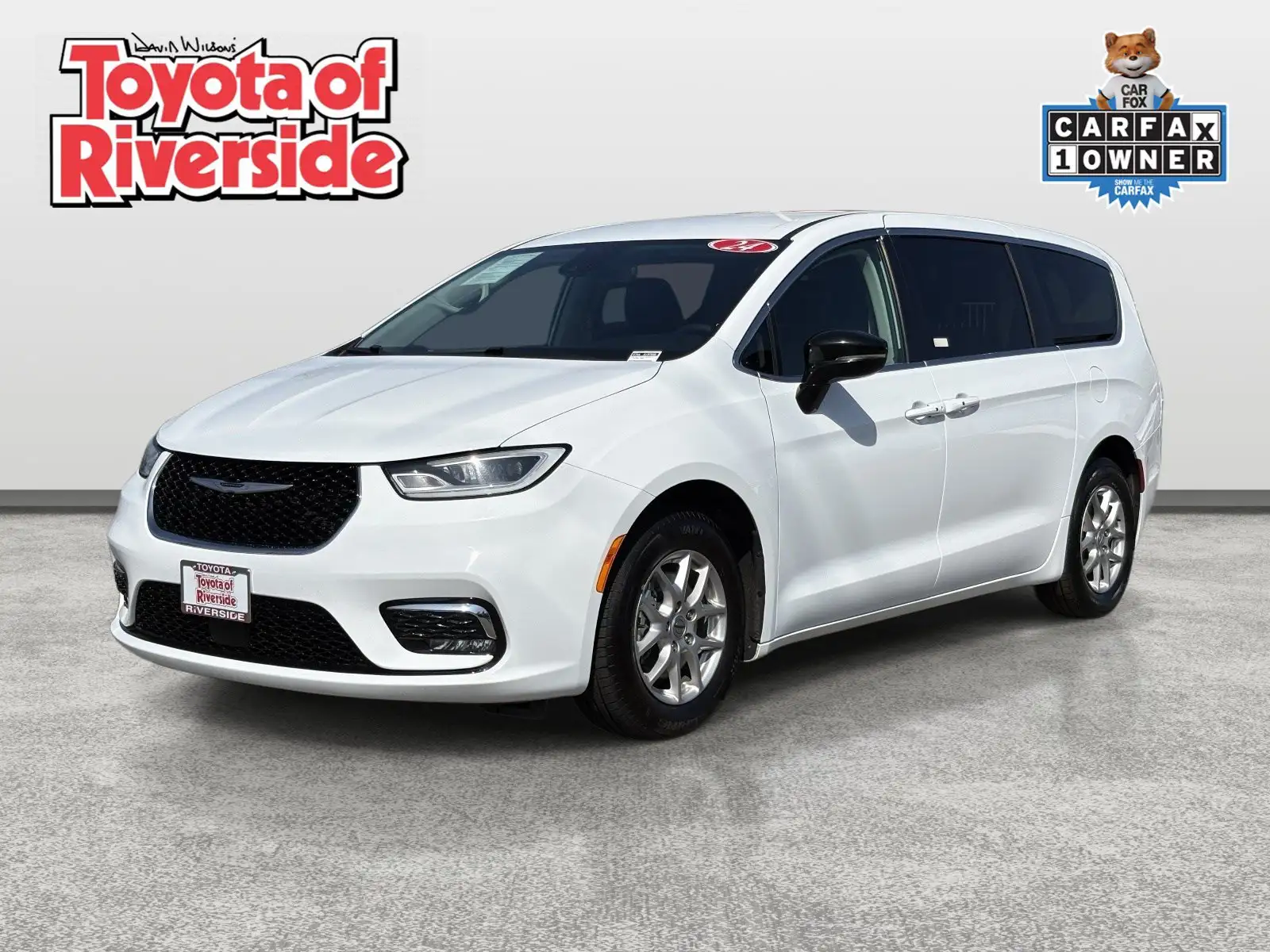 2024 Chrysler Pacifica Touring L's photo