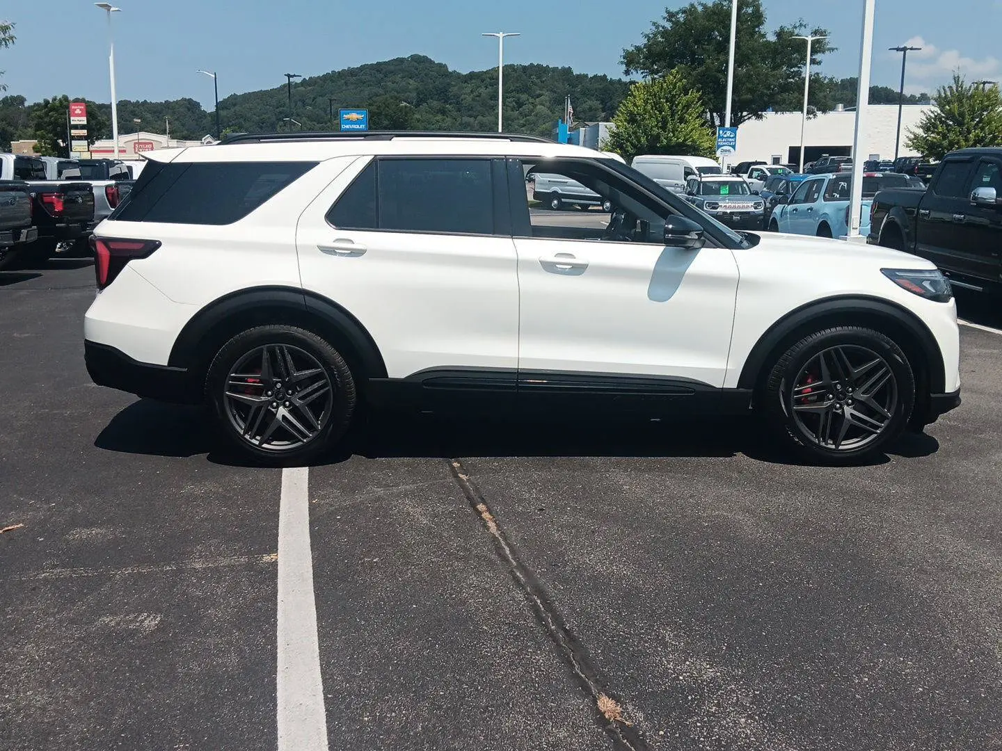 2025 Ford Explorer ST 4WD (PL535) photo 4
