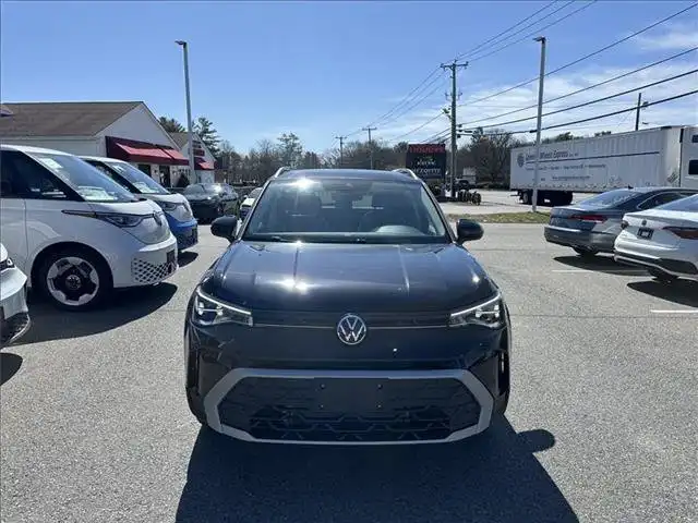 2025 Volkswagen Taos 1.5T SE Black's photo