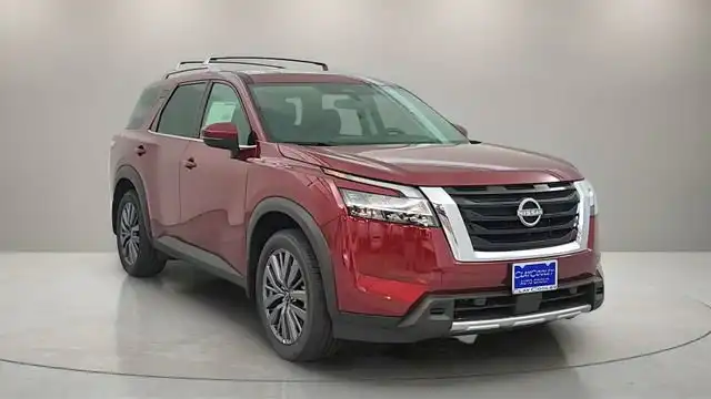 2024 Nissan Pathfinder SL 2WD's photo