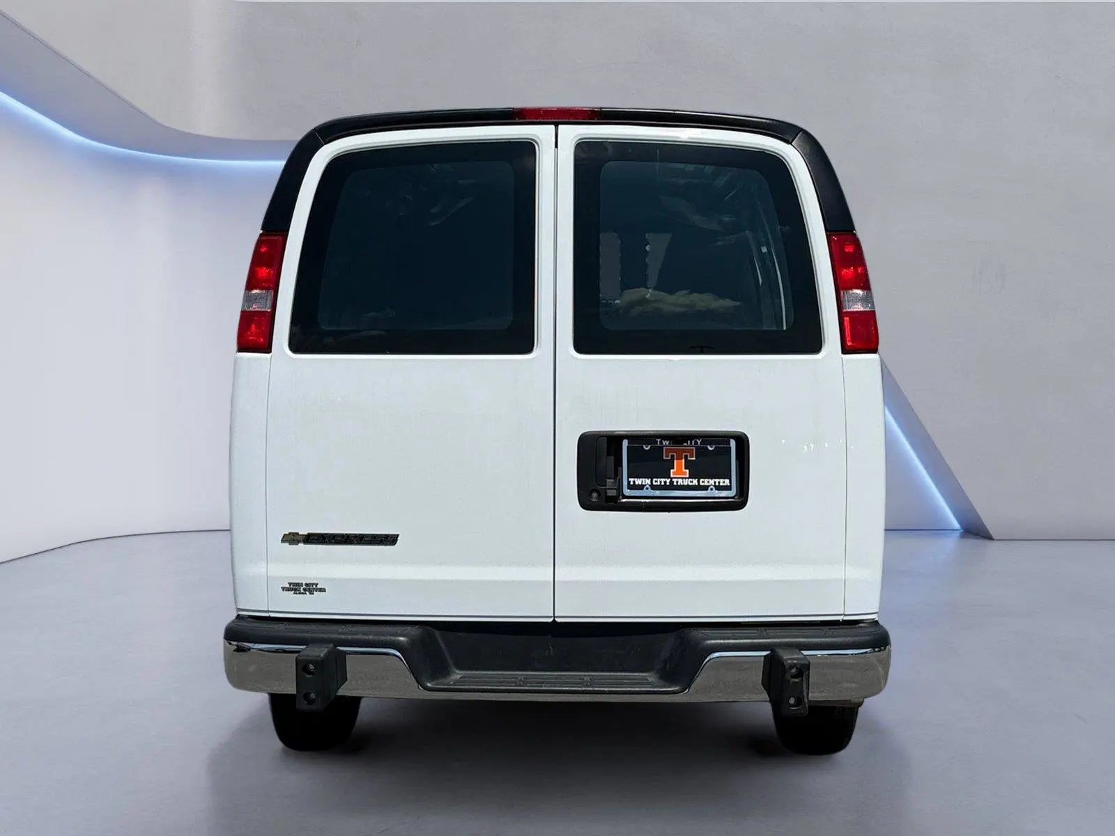 2025 Chevrolet Express Work Van HD 2500 photo 4