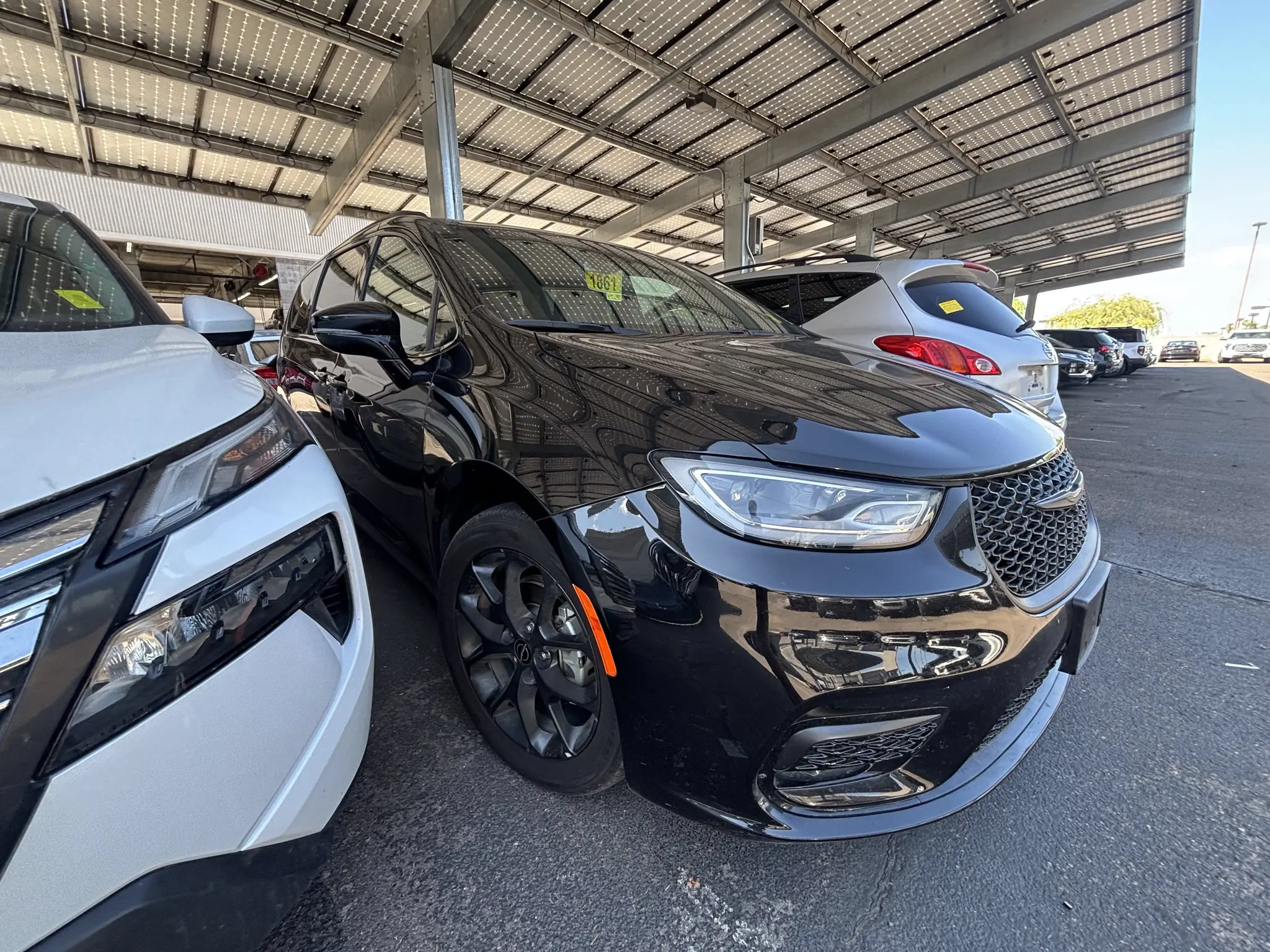 2025 Chrysler Pacifica Limited photo 3