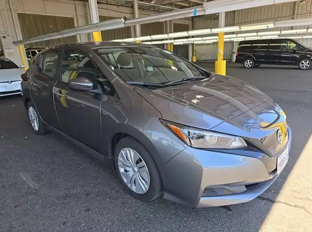 2024 Nissan Leaf S's photo
