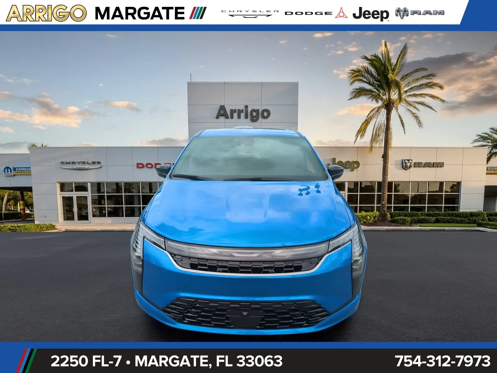 2027 Chrysler Pacifica Select photo 3