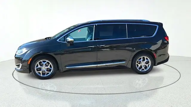 2017 Chrysler Pacifica Limited photo 5
