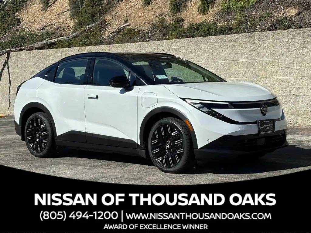 2026 Nissan Leaf Platinum+'s photo