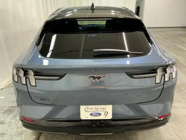 2023 Ford Mustang-Mach-e Premium photo 4
