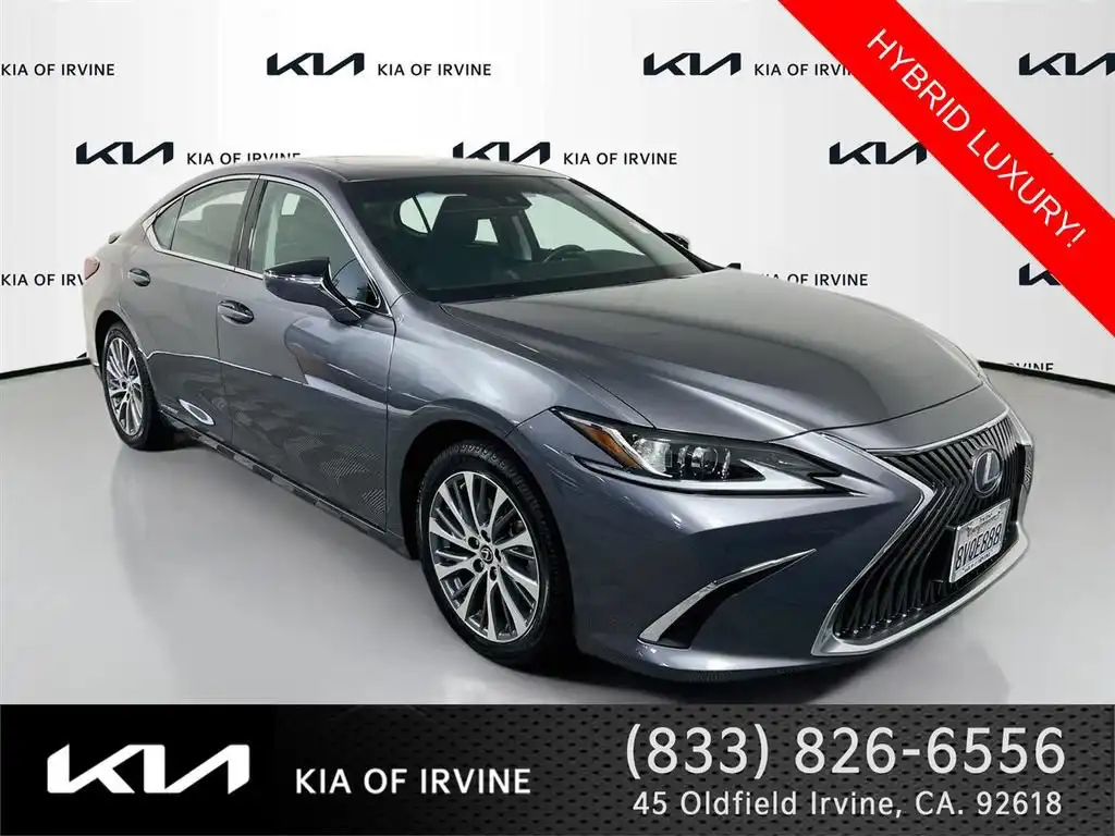 2021 Lexus ES 300h 300h's photo