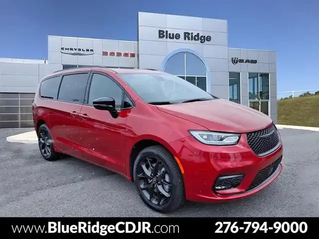 2026 Chrysler Pacifica Limited AWD's photo
