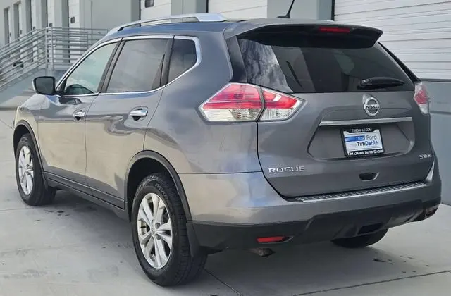 2016 Nissan Rogue SV AWD photo 3