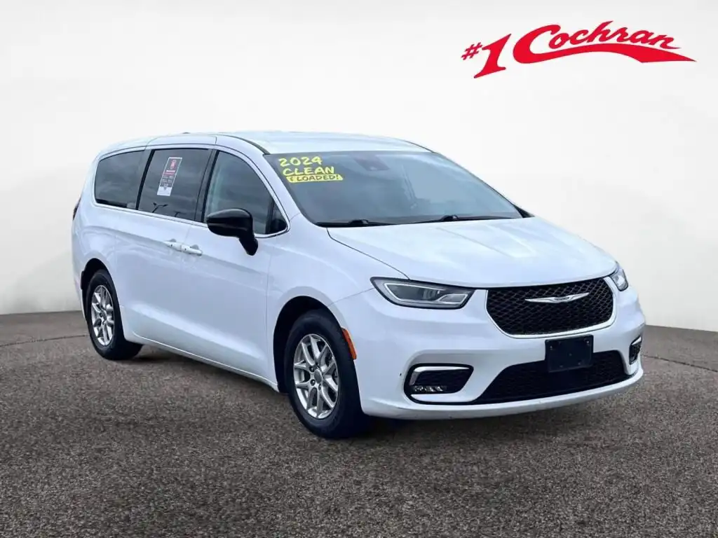 2024 Chrysler Pacifica Touring L's photo