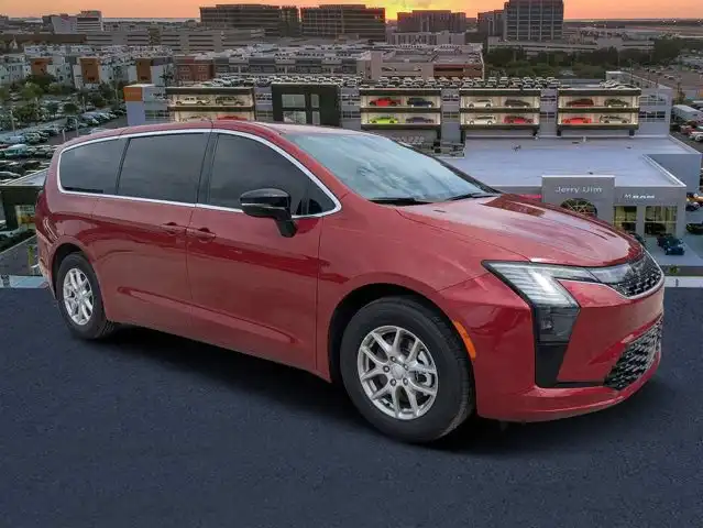 2027 Chrysler Pacifica Select's photo