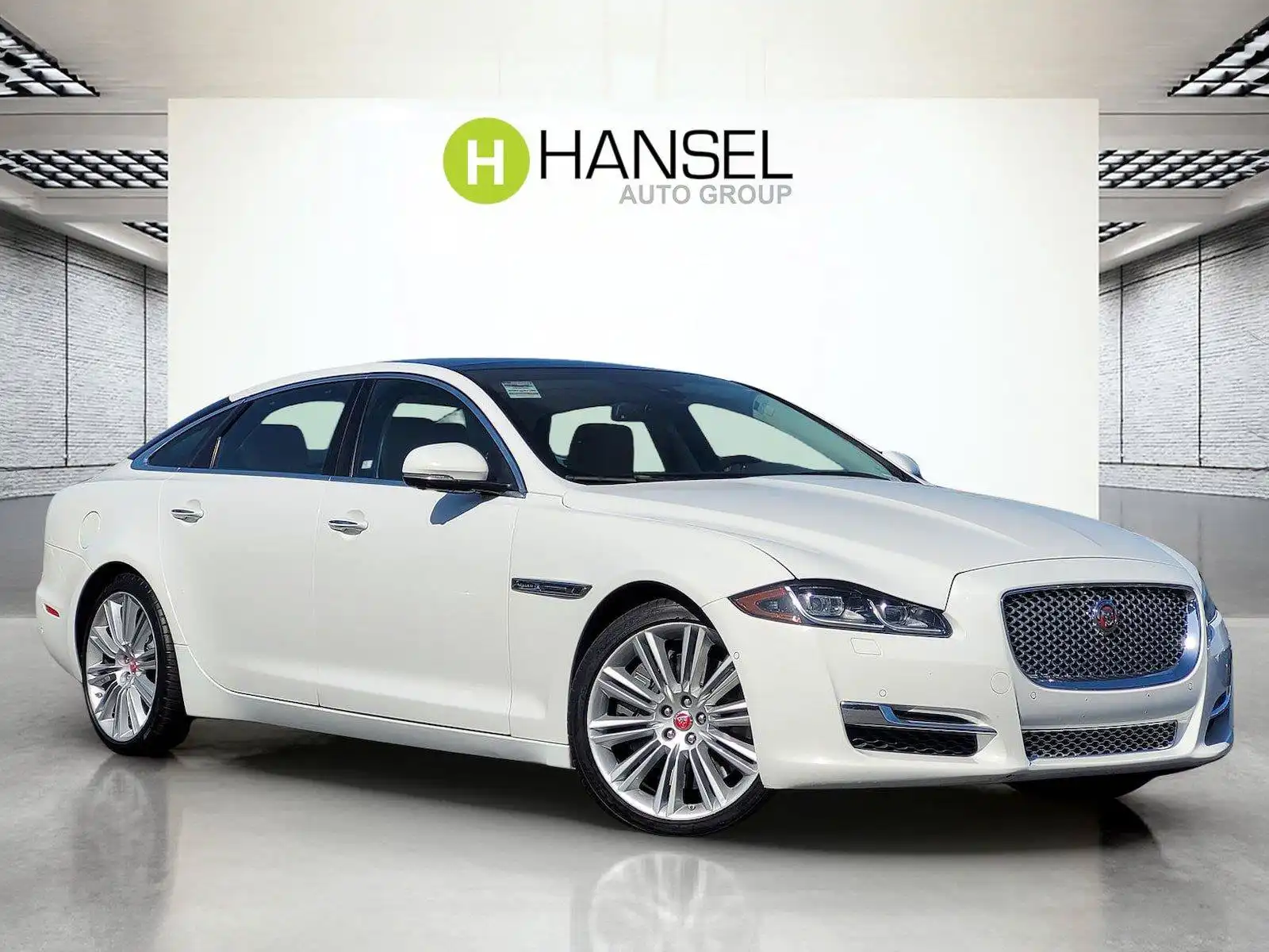 2016 Jaguar XJ XJL Supercharged's photo
